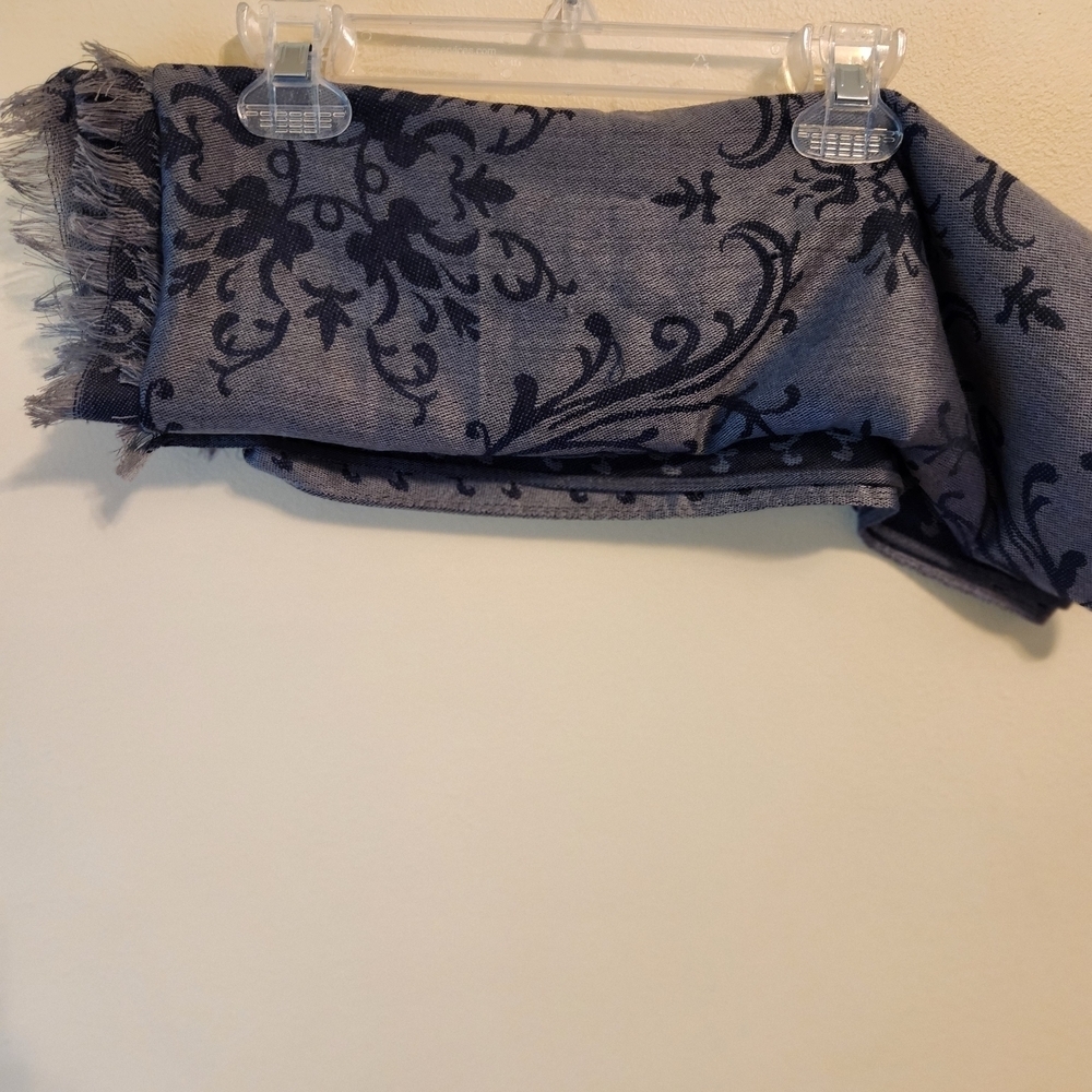 Floral Patterned Gray Scarf